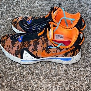 ✨Gently used Men’s nike tennis shoes✨